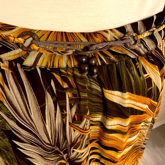 Dress Barn Short Sleeved Brown and Gold jungle print blouse, Sz XL - Picture 3 of 5